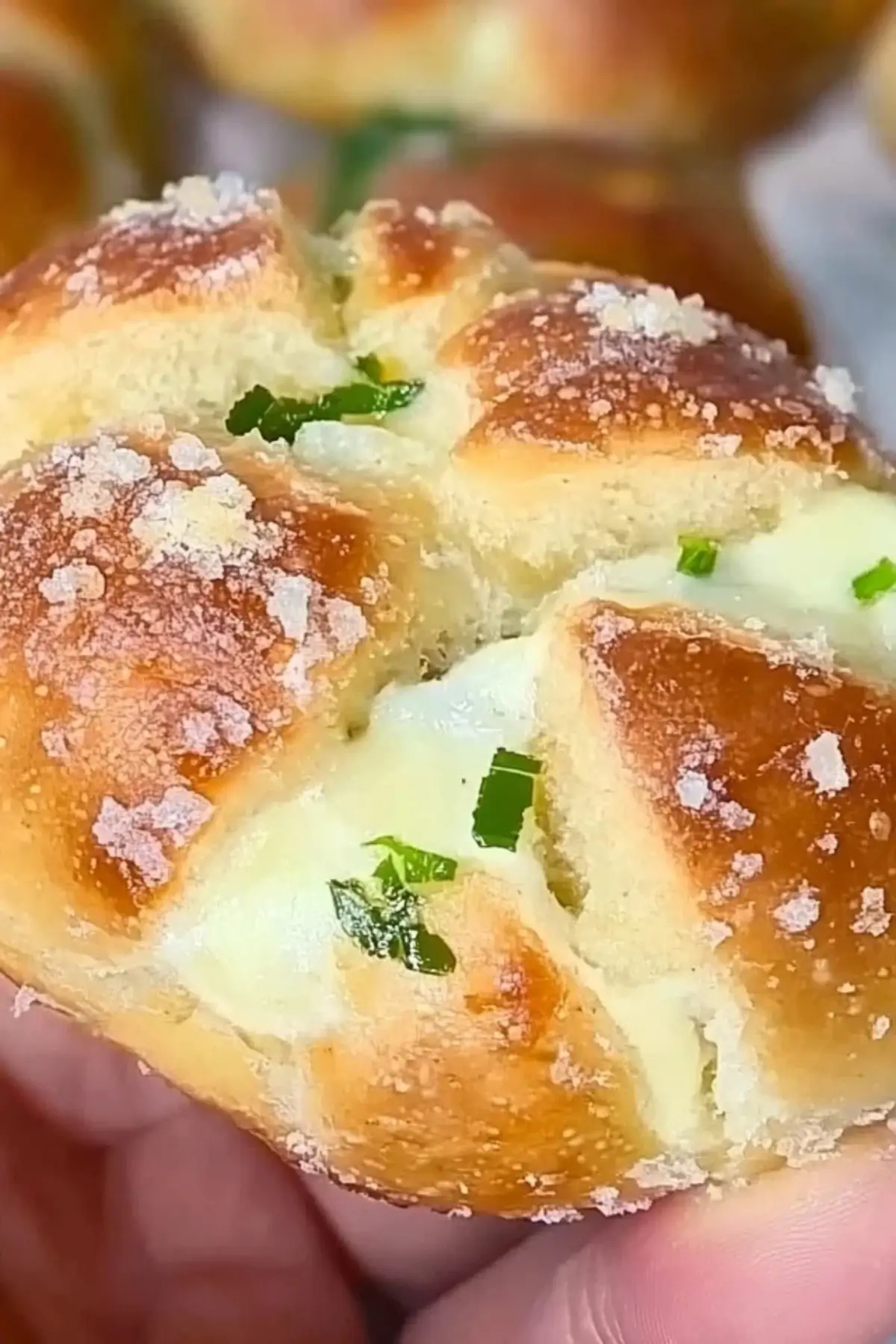 Garlic Cream Cheese Hawaiian Rolls 