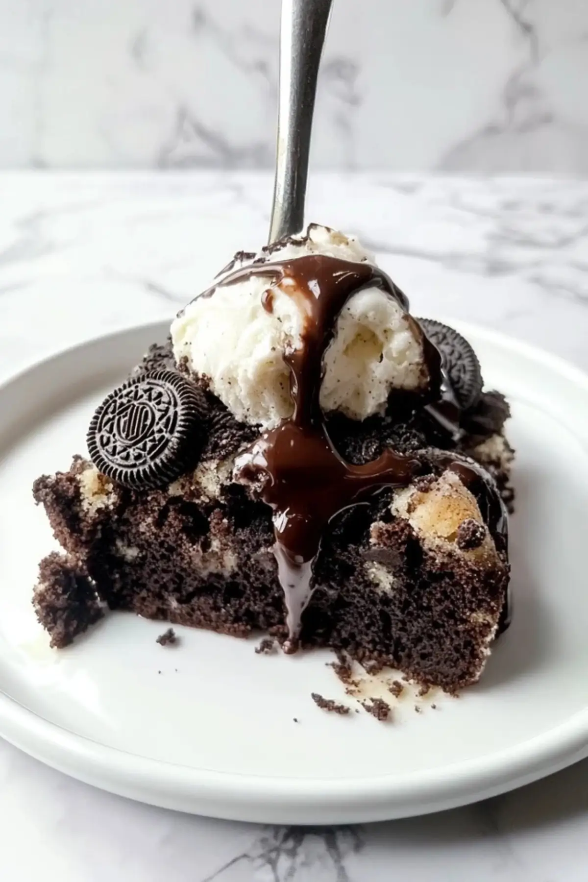 Oreo Dump Cake Easy and Fast