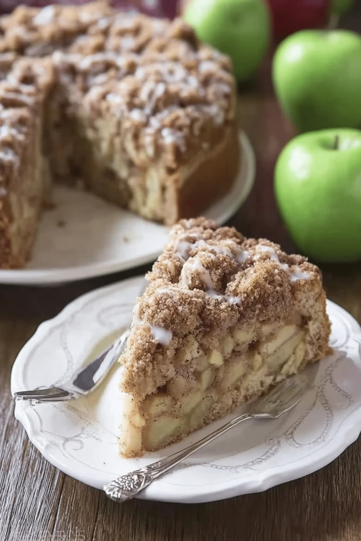 Cinnamon Apple Crumb Cake