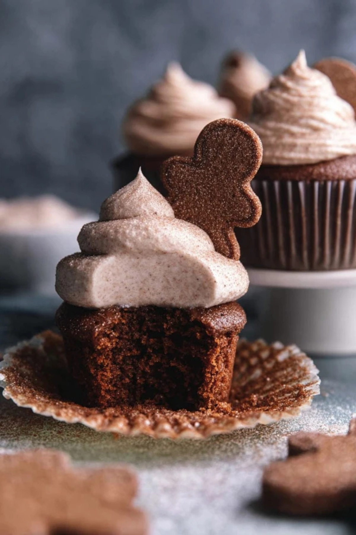 Gingerbread Cupcakes with Cinnamon Cream Cheese Frosting