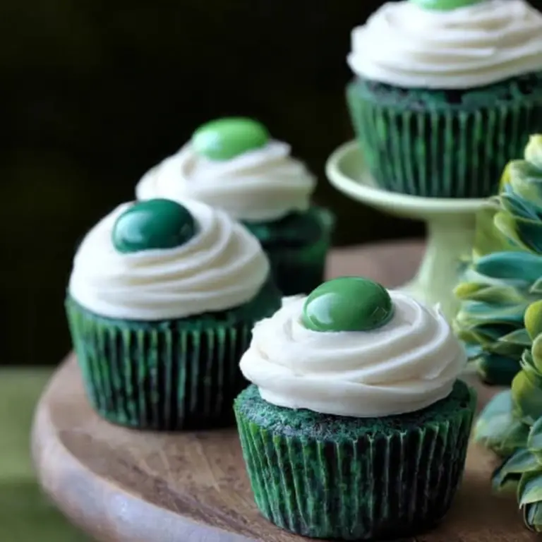Green Velvet Cake And Cupcakes