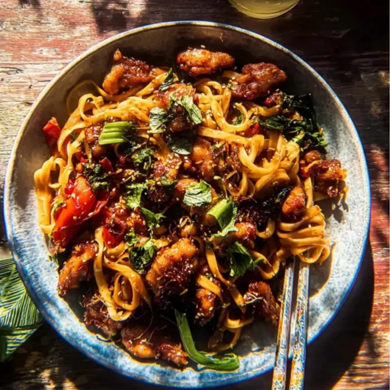 Crispy Garlic Chicken Noodles